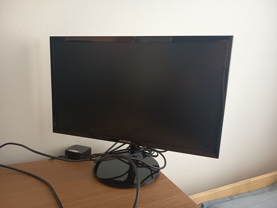 Monitor LED Samsung S22F350FHU/ Iiyama proLite E2482HS full HD hdmi și vga