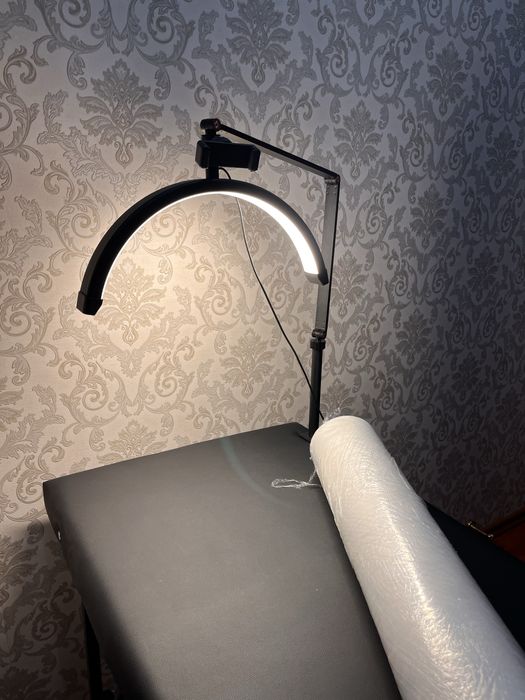 Продается кушетка и лампа для мастера