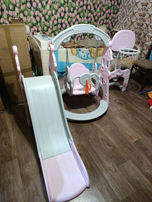 Детская горка в идеальном состоянии