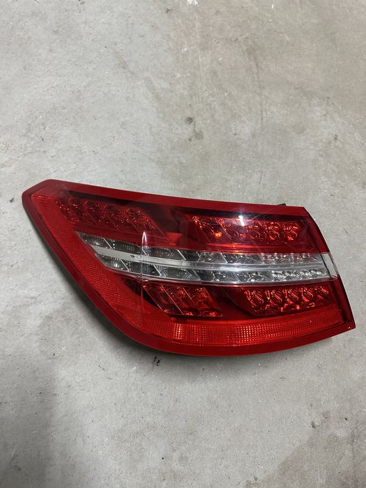 Stop stanga aripa Mercedes E Coupe w207 cod A2079060158