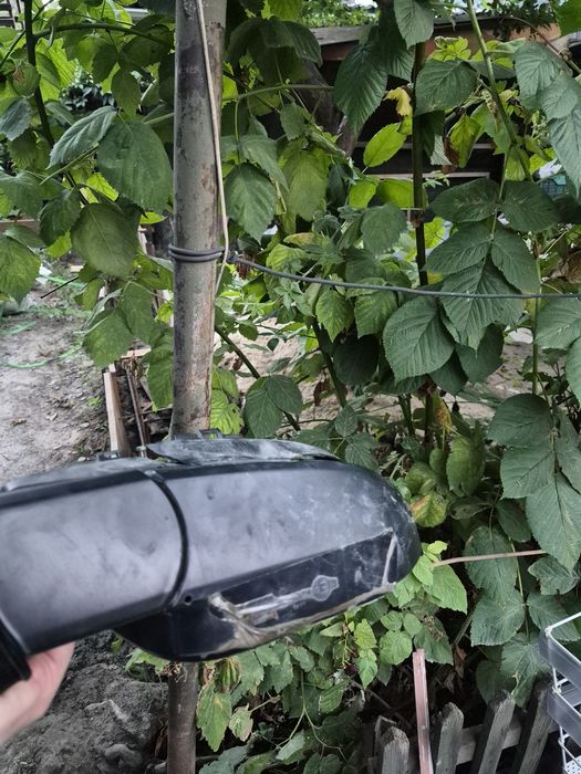 Продам зеркало на раф 4 2013