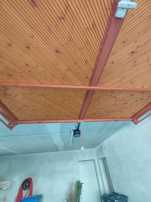 Ușă de garaj batantă din lemn