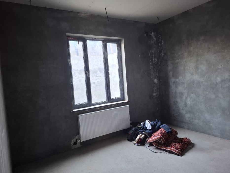 Кибрайский р-н! Турк махалла Про-ся 4-соток дом кародка 8-комнат