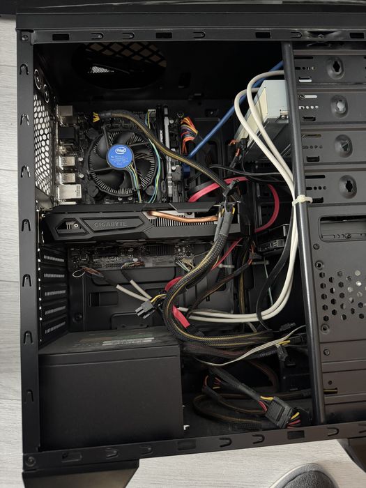 PC Low i5-7400 / 1050TI / 16GB RAM