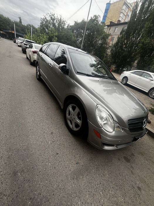 Срочно продам машину MeRsedec R 350