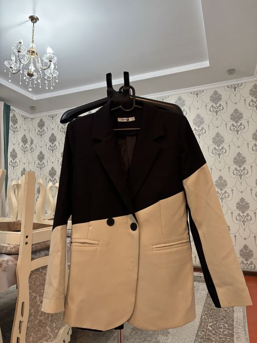 не одевала, хороший, качественный пиджак