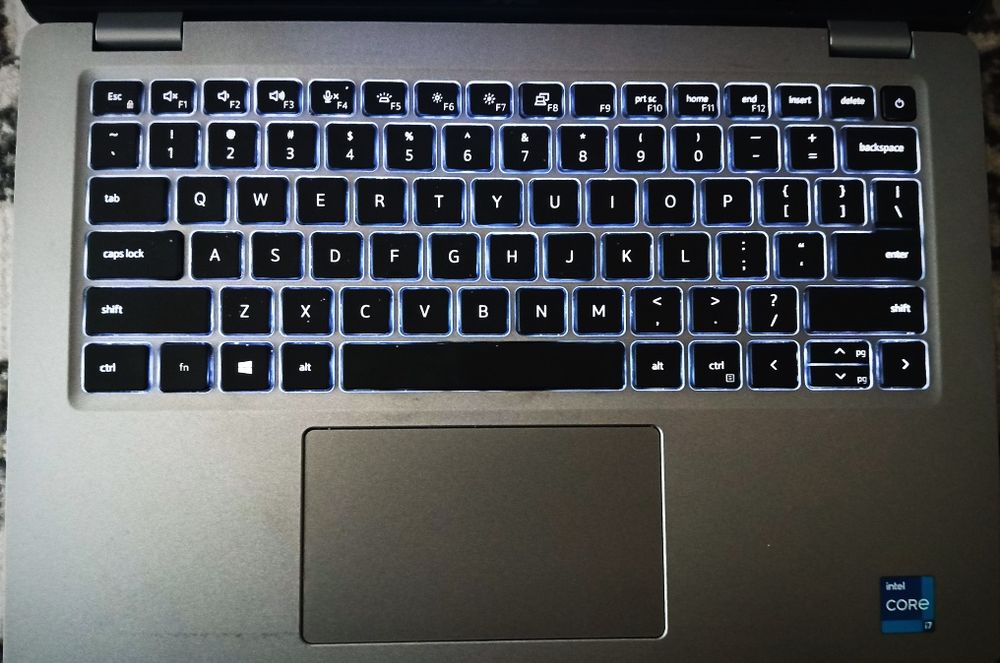 NOUTBUK DELL dasturlash sohasi uchun