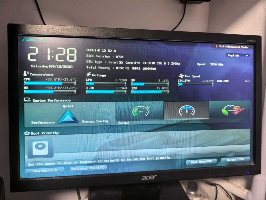 Настолен компютър ASUS , Intel I3, Quadro, 8gb ram , SSD