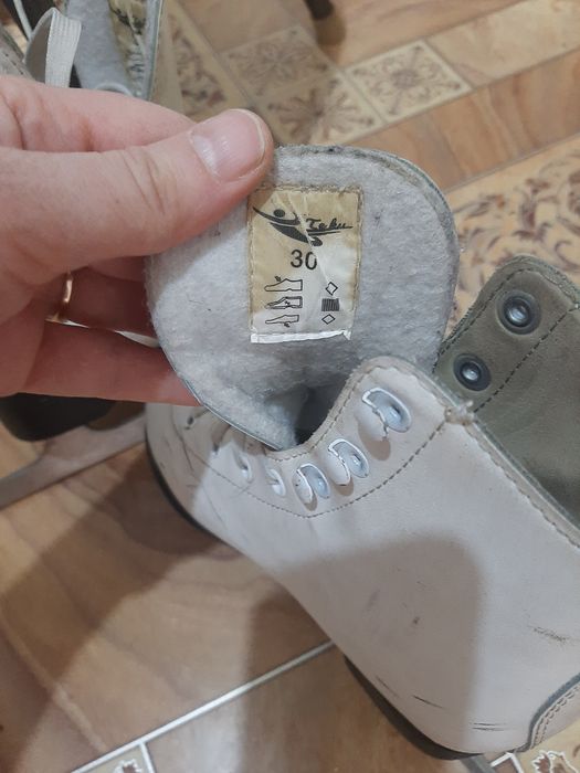 Продам детские коньки