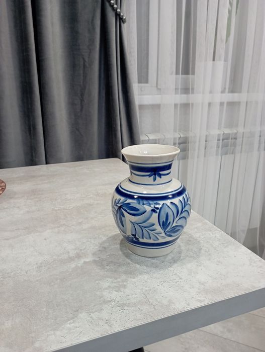 Продам вазу универсальную.