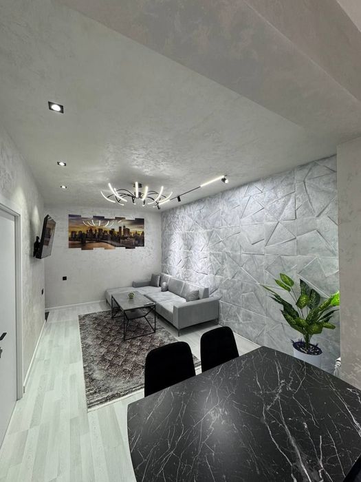 Продам 2/2/5 М.Горький евро