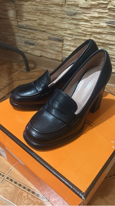 Продам обувь новую