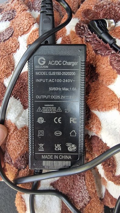 Зарядно Устройство GOJUSIN (25.2V, 2A) за Ел. Колело/Скутер