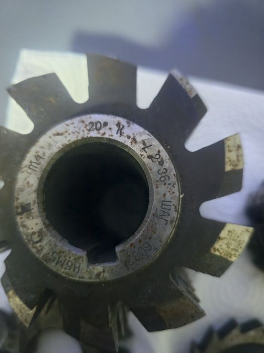 Продам фрезы много шт