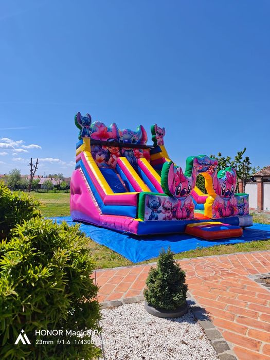 Topogane/Tobogane gonflabile mari, cu doua pante de coborâre. Noi!