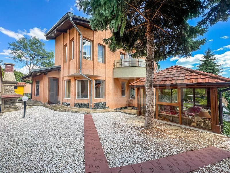 Продава се Къща в с. Рогачево, Област Добрич - 400 кв.м за 1300 €/кв.м - Снимка #1