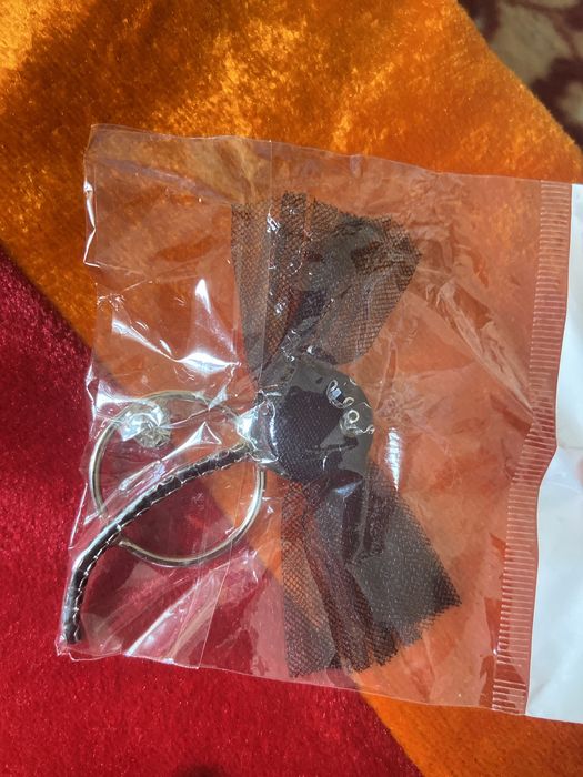 Книга, лед-лампочки,бижутерия брошки