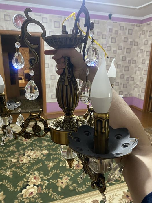 Продам люстру в хорошем состоянии