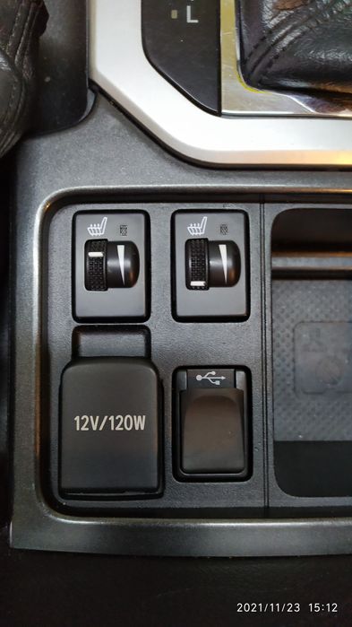 Подогрев сидений .