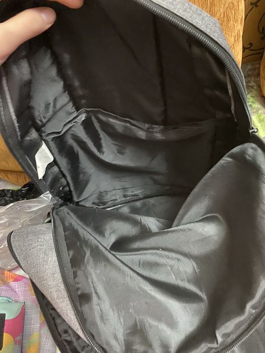 продам рюкзак,два кармашка,вместительный