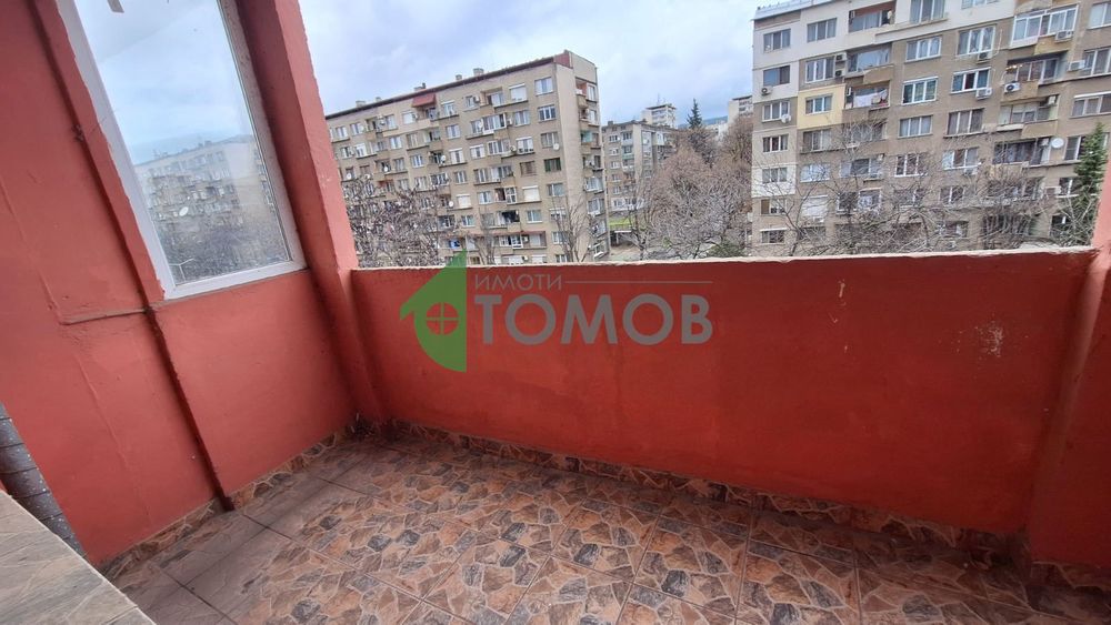 Просторен двустаен апартамент в района на Станционната градина