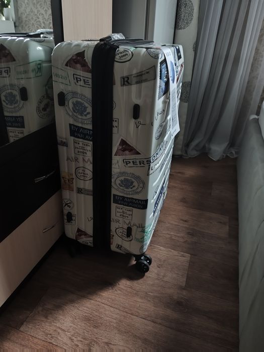 Новый чемодан продам