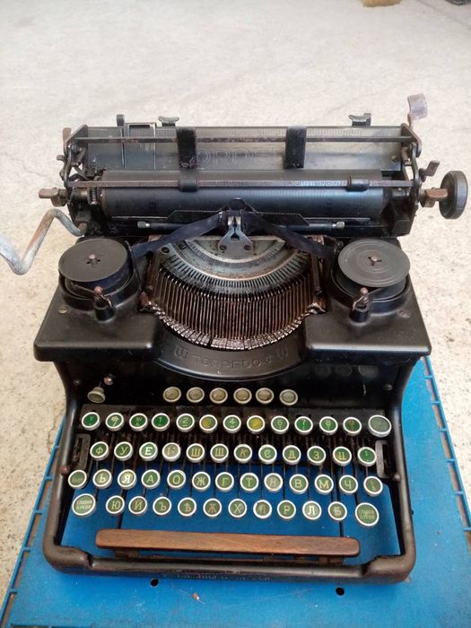 Стара немска пишеща машина Torpedo