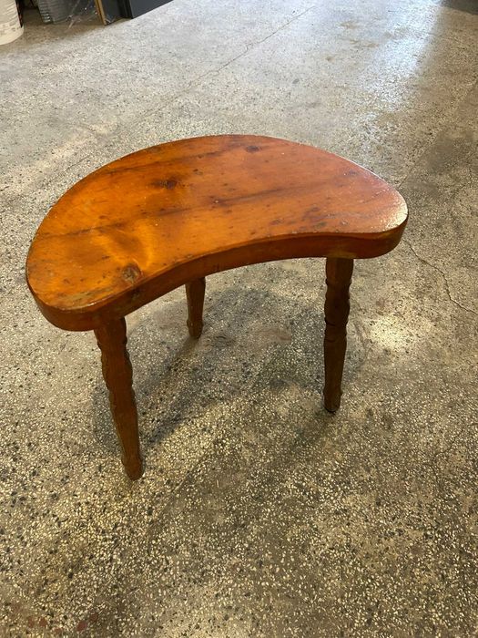 Столче дървено. Трикрако