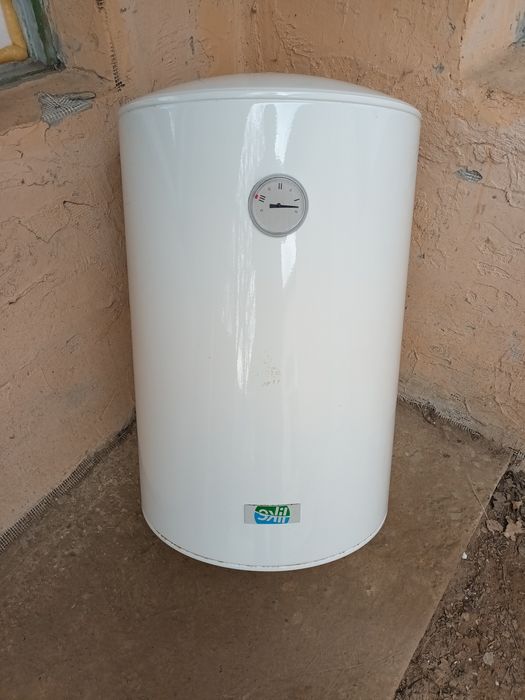 Boiler electric, are 80 litri, perfect functional