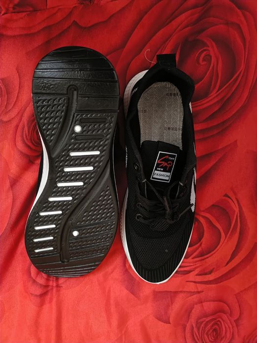 Кроссовки 3500т.