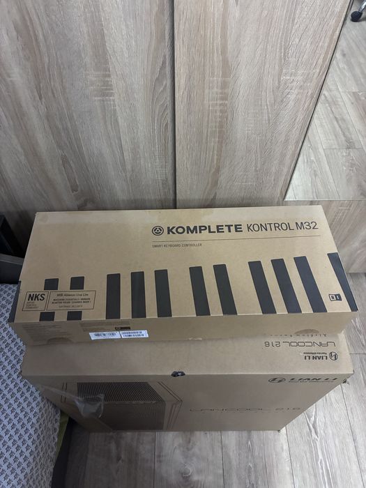 KOMPLETE Kontrol M32