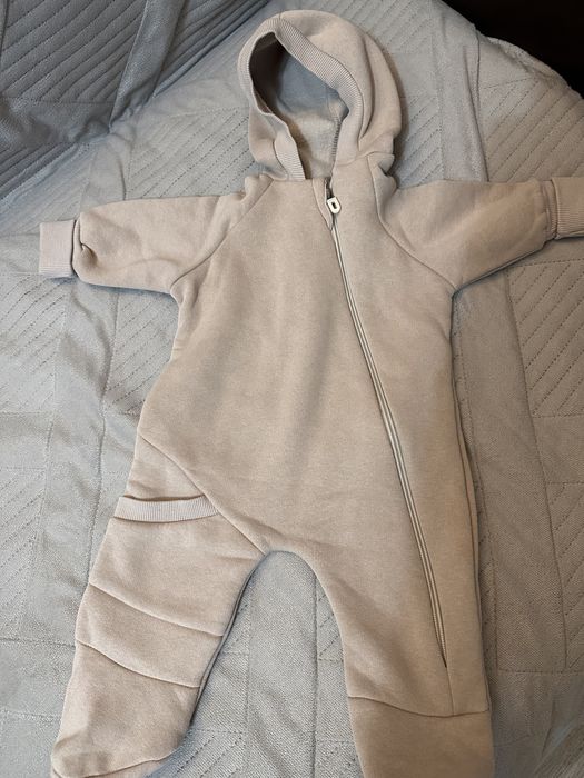 Продам детские комбинезоны carters baby go