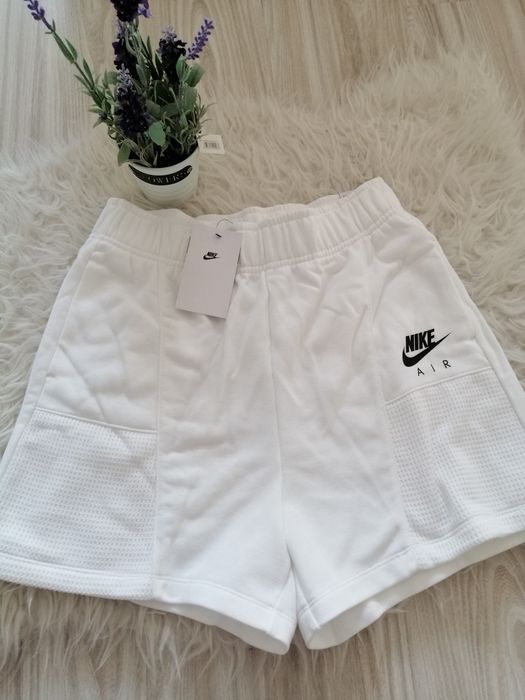 Къси дамски панталони Nike