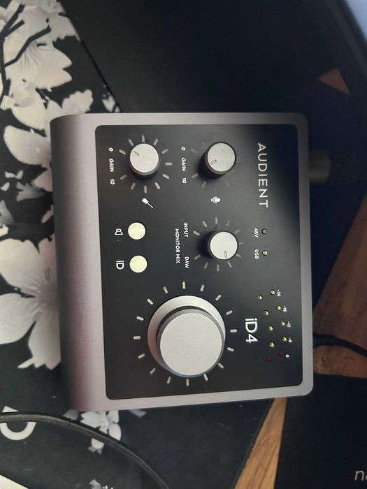 Микрофон Shure SM7DB