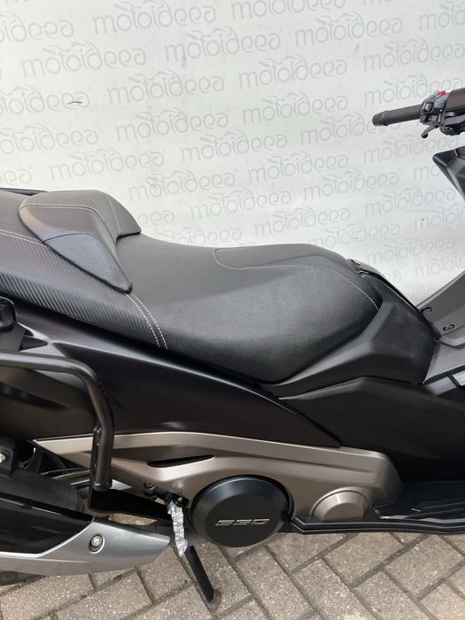 Motoideea vinde KYMCO AK550  ABS 2022 Rate Garantie