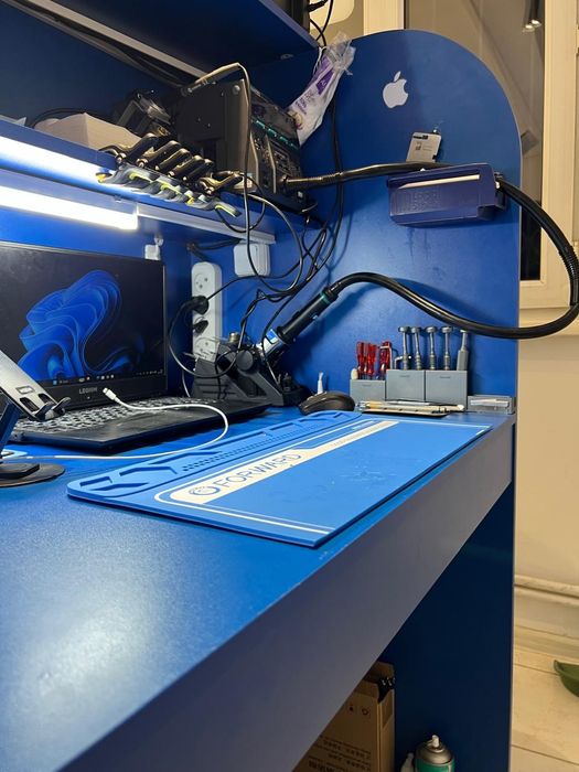 Продам стол ресепшен для ремонта