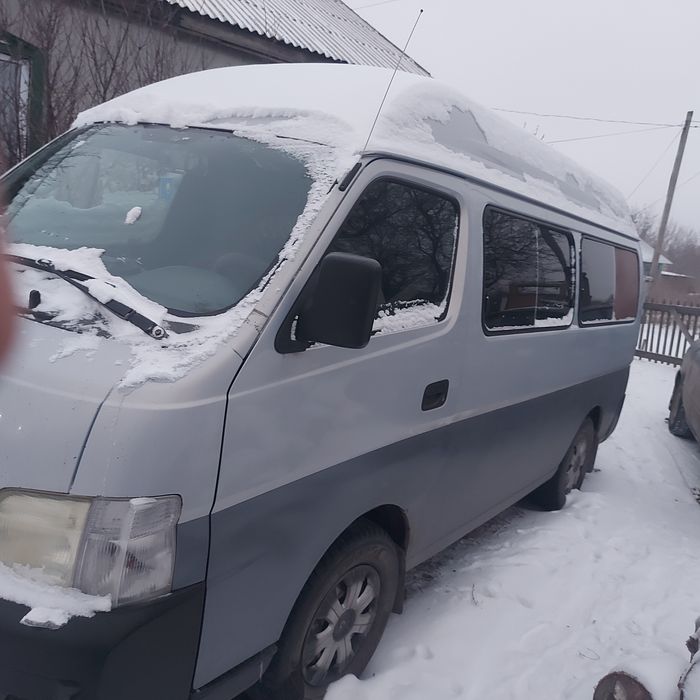 Ниссан Урван бус