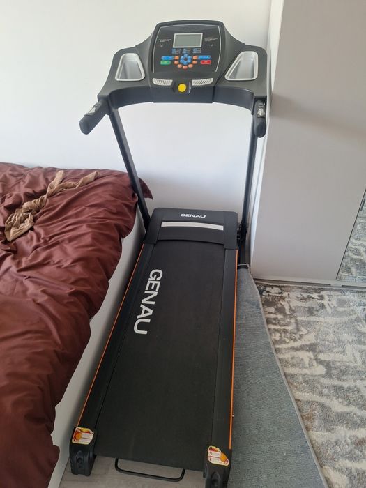 Продам беговую дорожку GENAU