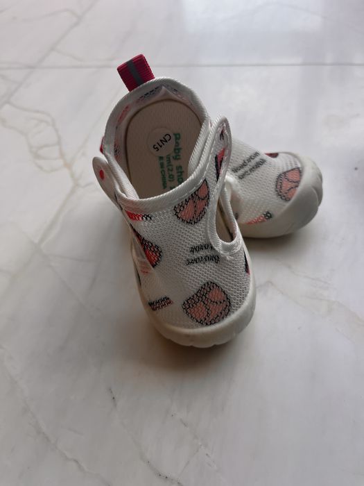 Бебешки обувки за прохождане