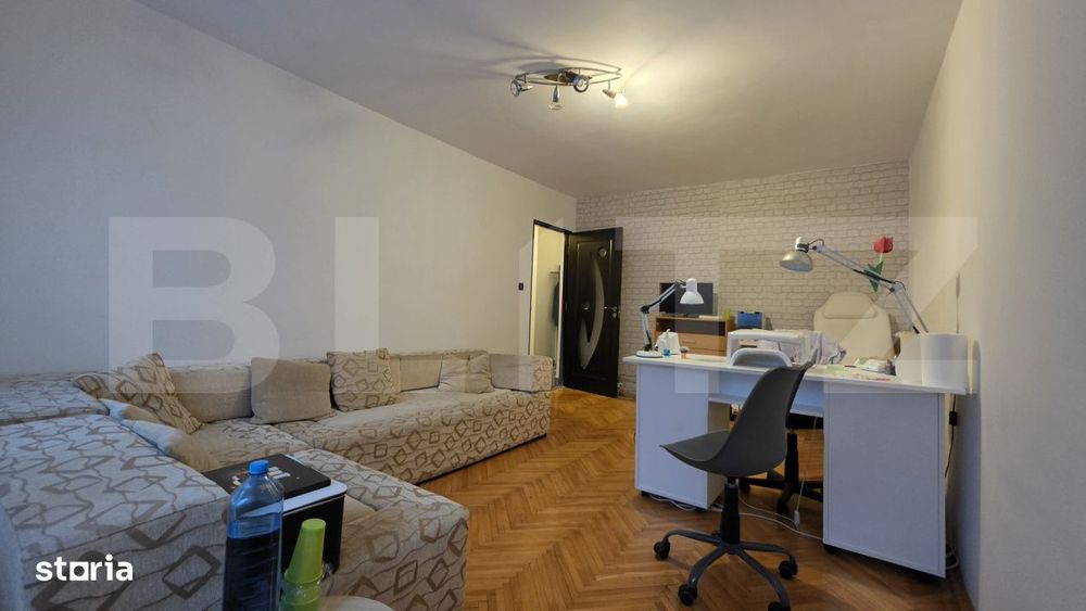 Apartament 3 camere, Decomandat, zona Soarelui