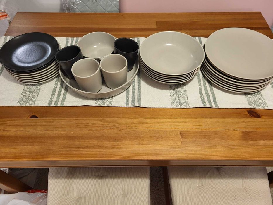 Vesela ceramica mata gri IKEA, platouri roz