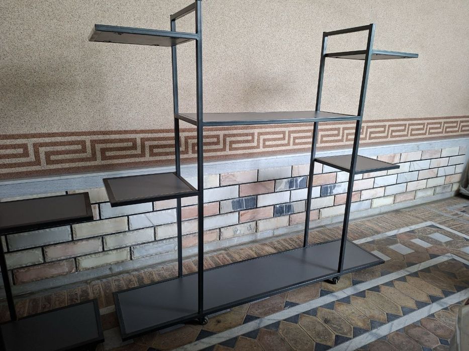 Металические подставки под растения