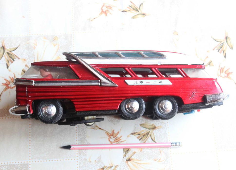 Автобус - ламаринена играчка