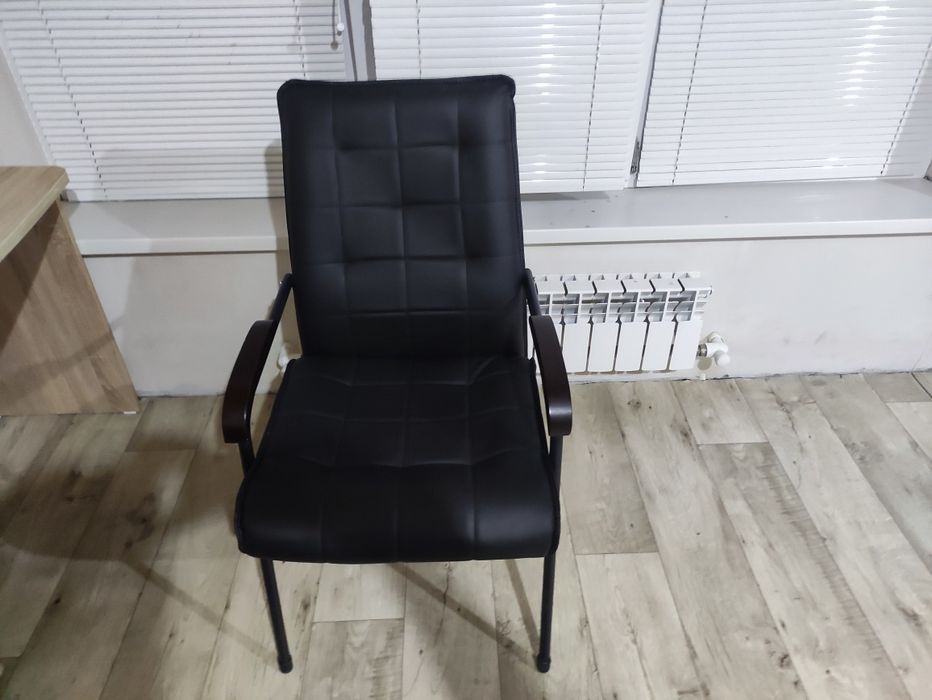 Продам мебель со стульями