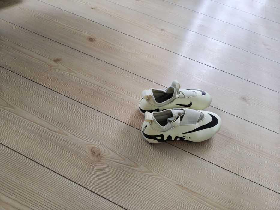 Детски футболни бутонки Nike Jr. Zoom Mercurial Vapor 15, Размер 35 (22 см)