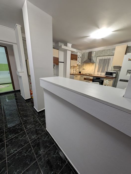 Proprietar închiriez apartament 3 camere langa mall