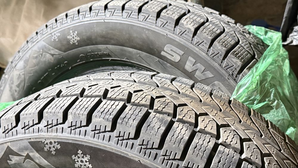 Продам зимний 215/60/16