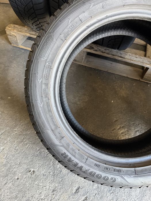 4 anvelope iarna 215/55/17 Goodyear 7-7.3 mm!
