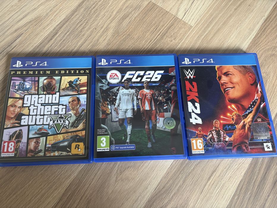 PlayStation 4 (PS4) + 3 оригинални джойстика + 3 топ игри