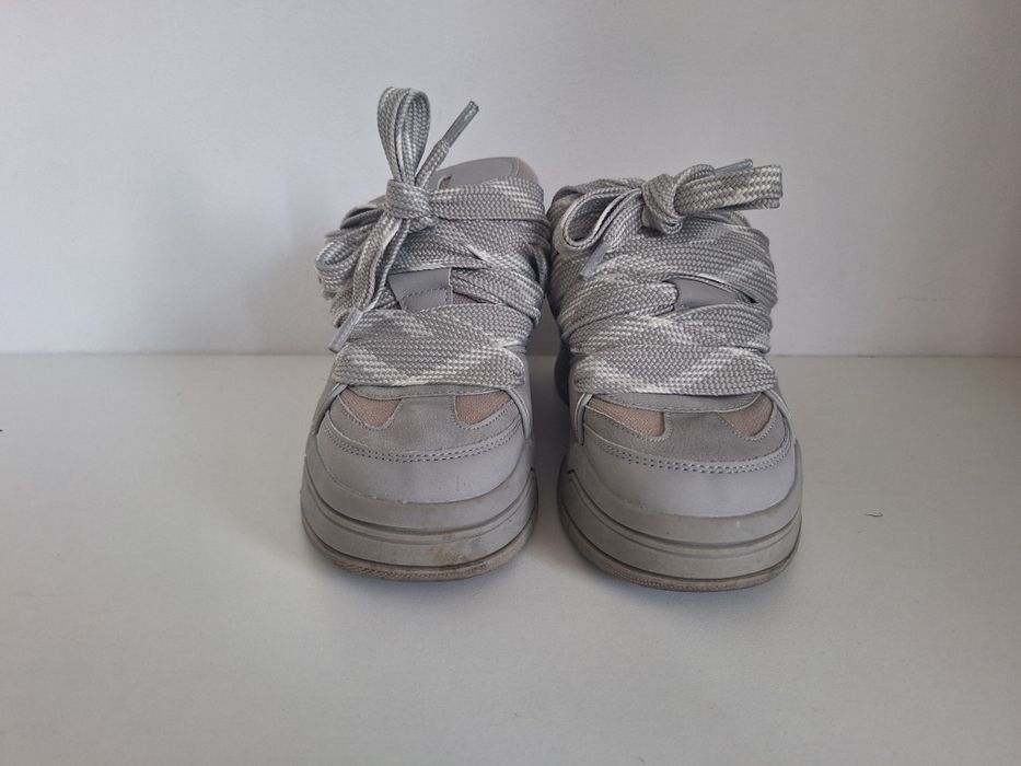 Adidași Bershka gri
